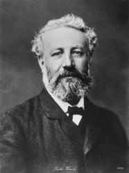 Jules Verne, autor francês de aventura e ficção científica, final do século XIX