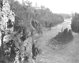 Rio Kaministiquia, abaixo de Kakabeka Falls, Canadá, c1900.