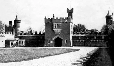 Pátio do Castelo de Killyleagh, Killyleagh, Condado de Down, Ilha do Norte, início do século XX