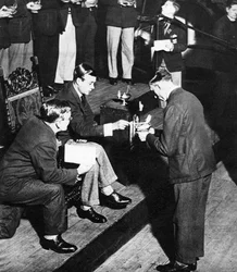 Rei Edward VIII como o patrono das lâmpadas de recordação do TOC H, Westminster, 1936