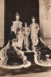 O rei Jorge VI e a rainha Isabel no dia da sua coroação, 1937.