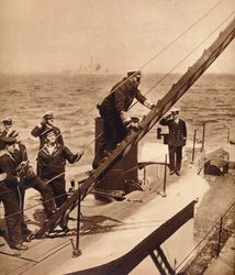 Rei George V à tona com sua Marinha, c1910s 1935