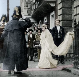 Lady Elizabeth Bowes-Lyon a caminho de se casar na Abadia de Westminster, 26 de abril de 1923, 1937