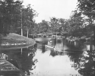 Lakelet nos terrenos do Soldiers Home, Milwaukee, Wisconsin, EUA, c1900.
