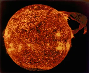 Grande destaque solar sob luz ultravioleta extrema, 1973