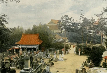 Le Cimetiere Kurodani em Kioto, túmulos de Sculptees, lápides no cemitério de Kurodani, Kyoto, 1900.