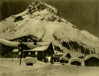 Lech am Arlberg à noite, Áustria, c1935.