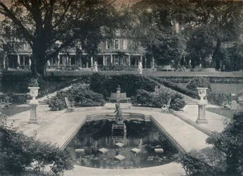 Lily Basin e West Front, The Hill, Hampstead Heath, c1900