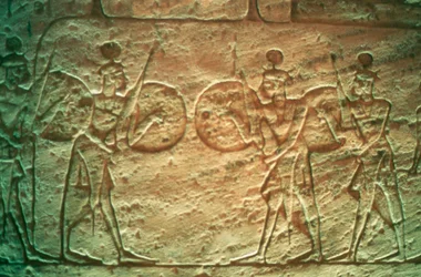 Relevo em calcário mostrando soldados hititas, Templo de Abu Simbel, Egito, séculos 14 a 13 aC