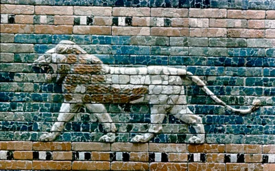 Leão passante da parede do caminho sagrado para o Portão de Ishtar, Babilônia Iraque, c575 aC
