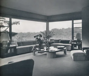 Sala de estar na casa da senhorita Patricia Detrings em Bel Air, Califórnia, c1945