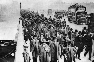 Hora do rush da ponte de Londres, Londres, 1926-1927
