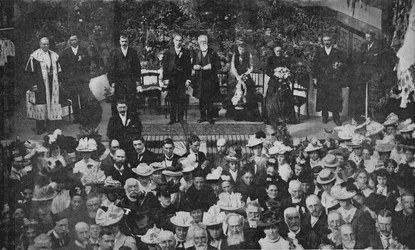 Lord Strathcona Abrindo o Bazar da Igreja Livre em sua cidade natal de Forres, 1900