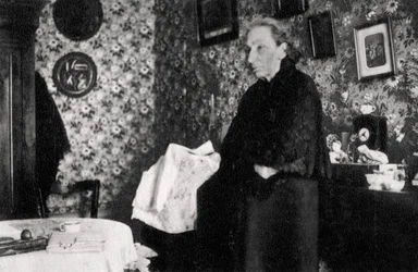 Louise Michel, professora francesa, médica e anarquista, 1899
