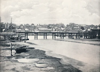 Lymington - a ponte e a cidade, do rio, 1895
