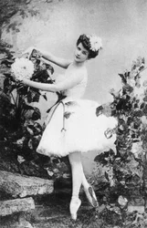 Lyubov Yegorova, bailarina russa, 1905