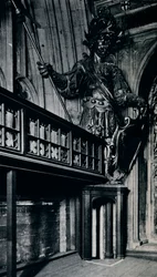 Magog Corineus, um dos dois gigantes da cidade queimados no incêndio do London Guildhall, 1940