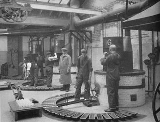 Fazendo metal de impressão de frigotipos na Fundição de Londres, 1919