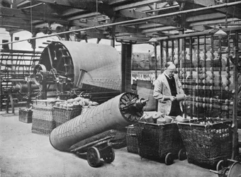 Fazendo a urdidura, 1915