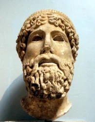 Cabeça de mármore, provavelmente do deus grego antigo Zeus, possivelmente do século I aC