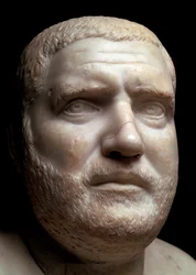 Busto de mármore do imperador romano Balbinus, século III
