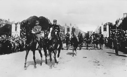 Marechals Foch e Joffre durante o desfile da grande vitória, Paris, França, 14 de julho de 1919