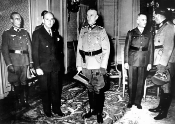 Encontro entre oficiais alemães e oficiais do governo francês de Vichy, França, 1940-1944