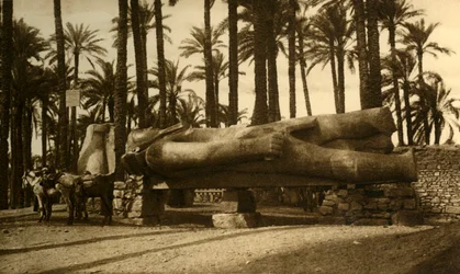 Memphis - a estátua colossal de Ramsés II, c1918-c1939.