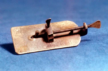 Microscópio de Anton van Leeuwenhoek, neerlandês, cerca de 1670