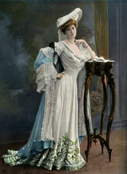 Miss Paule Andral - Du Theatre Du Vaudeville - Papel de Roseline Denis. - LEsbroufe, 1904.