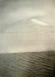 Monte Erebus do pé de gelo, c1908, 1909