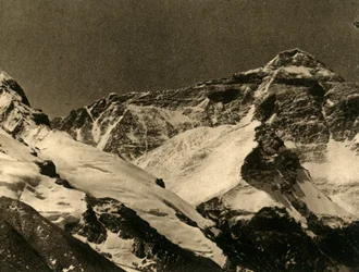 Monte Everest do acampamento base, c1918-c1939.