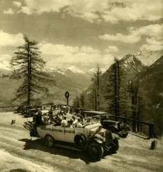Mountain View em Schöneck na estrada alpina alta de Grossglockner, Áustria, c1935.