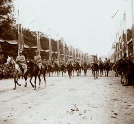 Oficiais montados, desfile da vitória, Paris, França, c1918-c1919