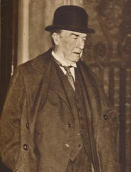 Sr. Baldwin, deixando o nº 10 para visitar o rei Edward no Forte, 5 de dezembro de 1936 1937