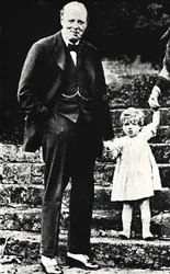 Sr. Churchill com sua filha, 1924, 1945.