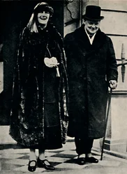 Sr. e Sra. Churchill no início dos anos 20, 1923, 1945.