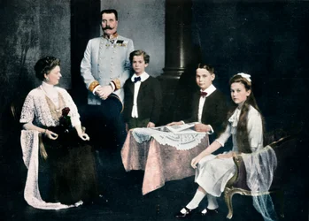 O arquiduque Francisco Fernando assassinado com a esposa e os filhos, c. 1910