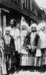 Pessoas da tribo colina muçulmana, Chakrata, Índia, 1917