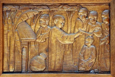 Santuário dos mártires católicos de Namugongo, Kampala. Alívio das portas da Igreja, 20160217, Kampala, Uganda