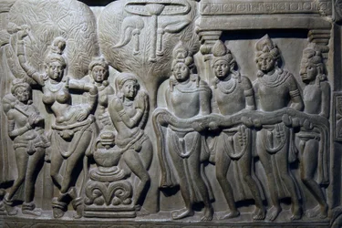 Museu Nacional da Índia, Deli. Cenas da vida de Buda. Ikshvaku, século III d.C. Nagarjunakonda, Andhra Pradesh. Calcário acinzentado. Pormenor. Índia.