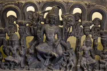 Museu Nacional, Nova Deli. Lintel representando a trindade (Brahma, Vixnu e Xiva). Kakatiya