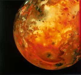 Vista quase completa de Io, uma das luas de Júpiter, 1979