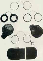 Óculos e estojos de Nuremberg: finais do século XVII e início do século XVIII, 1934.