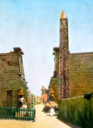 Obelisco no templo de Ramsés II, Luxor, Egito, século XX