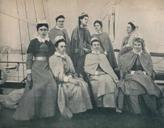 Fora para a guerra! Enfermeiras em um Liner com destino a Cape Town, c1900.