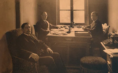 Escritório do Consulado na Embaixada Cubana em Bruxelas, Bélgica, 1927.