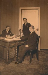 Escritório do Secretário na Embaixada de Cuba em Bruxelas, Bélgica, 1927.