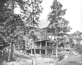Cabana rústica de madeira velha, Lake Placid, Adirondacks, Estado de Nova Iorque, EUA, c1900.