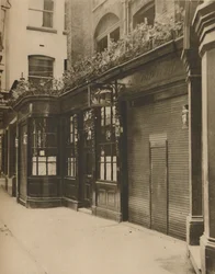 Olde Dr. Butlers Head, fundada em Masons Avenue em 1616, c1935.